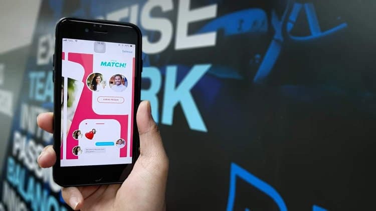 Thumbnail for Moroccan Man's 'Fifty Shades' Tinder Date Ends in Legal Drama